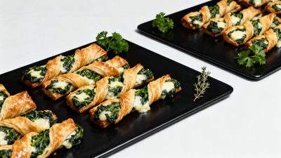Blätterteigstangen mit Spinat und Käse