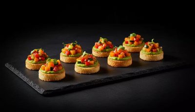 Canape mit vegetarischer Gemüsezubereitung
