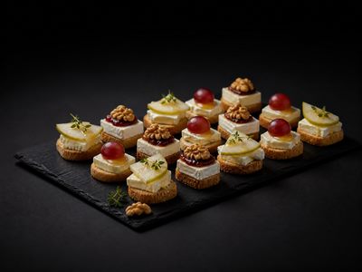Canapé mit Weichkäse