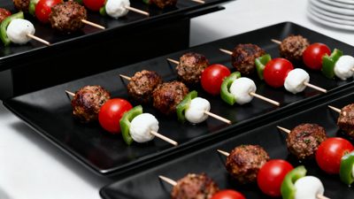 Hausgemachte Frikadellen Spieße