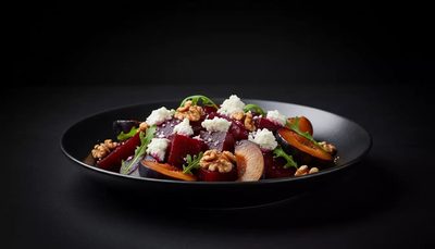 Rote-Bette Salat mit Feta, Walnüsse, Rucola und soft Pflaumen
